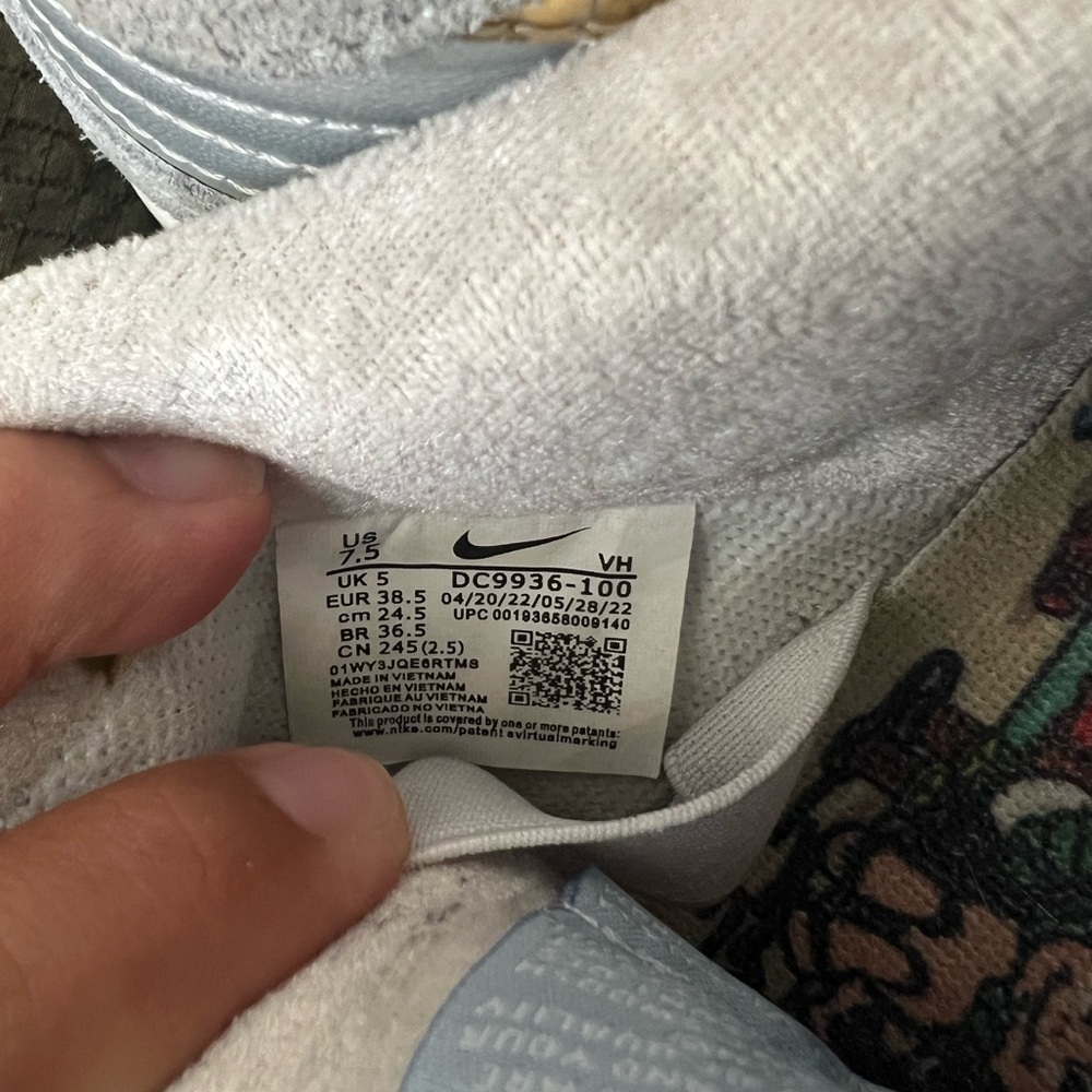 Sean Cliver Nike SB Dunk Low Size 7 1/2 - Picture 9 of 11